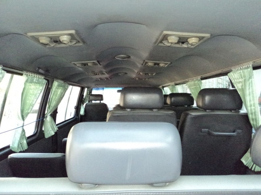 รถตู้หลังคาเตี้ยช่วงยาว