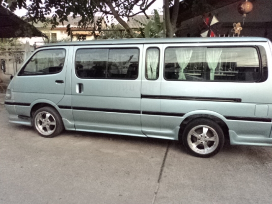 รถตู้หลังคาเตี้ยช่วงยาว