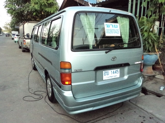 รถตู้หลังคาเตี้ยช่วงยาว
