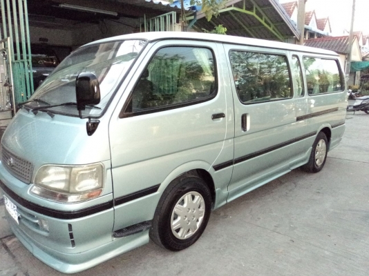 รถตู้หลังคาเตี้ยช่วงยาว