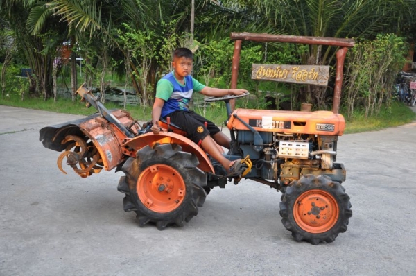 ขายรถไถ KUBOTA B6000 พร้อมโรตารี่หลัง เข้ารองอ้อยแจ่มเลย ขับ4ล้อ สภาพสวยเดิมญี่ปุ่นไม่เคยใช้งานในไทย 62,000 บาท