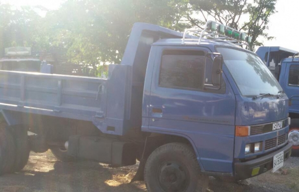 หกล้อ อีซูซุ NPR115ดั้ม สภาพดีพร้มใช้งาน ทะเบียนพร้อม ราคา459000บ คุยได้เด้อ