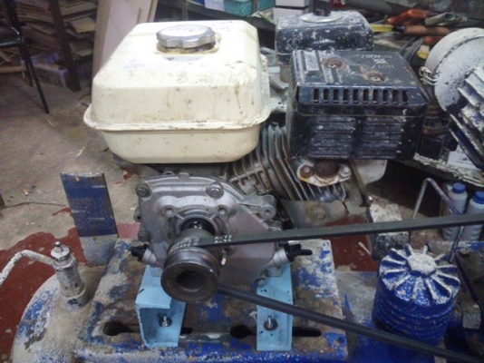 ปั๊มลม PUMA ขนาดถังพักลม 165 ลิตร ใช้เครื่องยนต์ ใช้นอกสถานที่ได้ ไม่ต้องใช้ไฟฟ้า