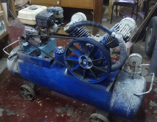 ปั๊มลม PUMA ขนาดถังพักลม 165 ลิตร ใช้เครื่องยนต์ ใช้นอกสถานที่ได้ ไม่ต้องใช้ไฟฟ้า