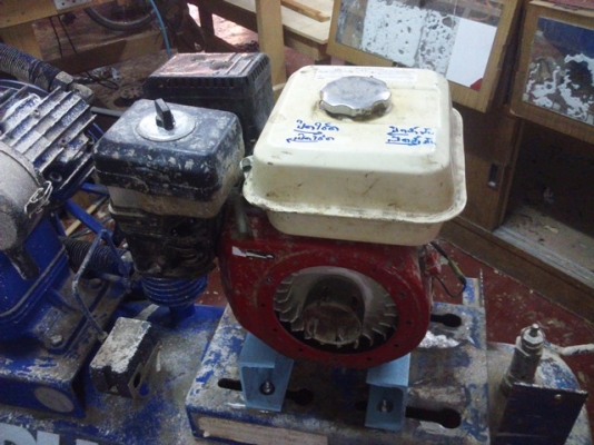 ปั๊มลม PUMA ขนาดถังพักลม 165 ลิตร ใช้เครื่องยนต์ ใช้นอกสถานที่ได้ ไม่ต้องใช้ไฟฟ้า