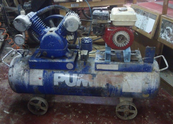 ปั๊มลม PUMA ขนาดถังพักลม 165 ลิตร ใช้เครื่องยนต์ ใช้นอกสถานที่ได้ ไม่ต้องใช้ไฟฟ้า