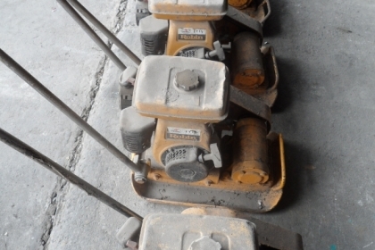 เครื่องตบดินแบบกระโดด(แบบกบ) ครับ เครื่องตบดินแบบกระโดด(แบบกบ) ครับ