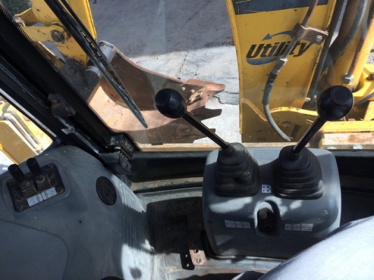 ราคาพิเศษ Komatsu WB93R-5 ปี 2007 นำเข้ามาจากอิตาลี ไม่แพงครับ