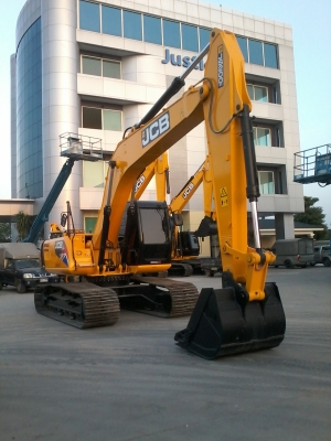 ขายรถขุดมือ 1 ยี่ห้อ JCB รุ่น JS200 มาตราฐานสากล ผลิตจากประเทศอังกฤษประหยัดน้ำมัน แข่งแกร่ง ทนทาน  สนใจเป็นเจ้าของโทร 098-8461868 และ 068-4153878 เจี๊ยบค่ะ