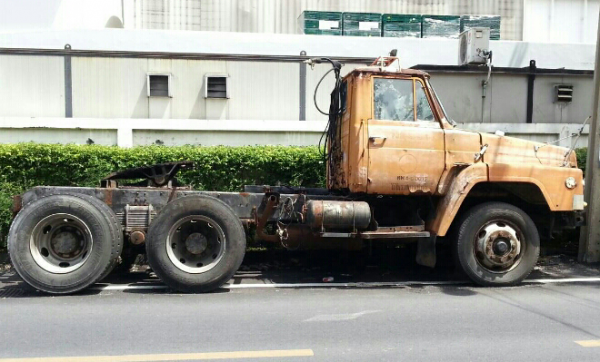 หัวลากนิสสัน สภาพเดิมๆทุกอย่าง รถประมูลจากการไฟฟ้า