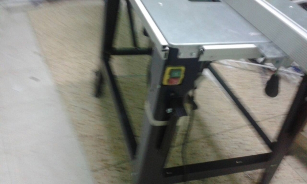 ขายโต๊ะตัดอลูมิเนียม สามารถตัดได้ทั้งไม้และพลาสติก