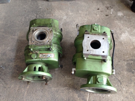 ขายโบวเวอร์อัดอากาศ Osaka made in Japan แบบใช้มอเตอร์หน้าแปรนขนาด 0.5-1HP. สภาพสวยมาก พร้อมใช้งานมี 2 ตัวครับ