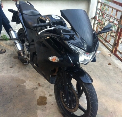 ขาย CBR 150R รถปี2011 สีดำ รถใช้งานดี ดูแลอย่างดี รถมือเดียว ต่อรองราคาได้