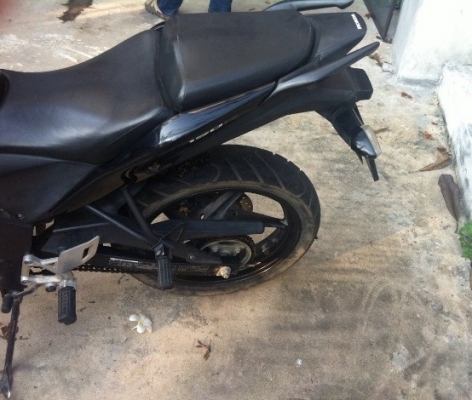 ขาย CBR 150R รถปี2011 สีดำ รถใช้งานดี ดูแลอย่างดี รถมือเดียว ต่อรองราคาได้