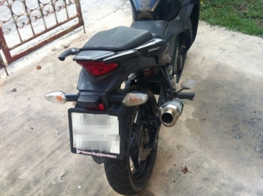 ขาย CBR 150R รถปี2011 สีดำ รถใช้งานดี ดูแลอย่างดี รถมือเดียว ต่อรองราคาได้