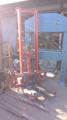 Sell> ขายแฮนด์ลิฟท์ TMC 1 ตัน ยกสูง 2 เมตร มีงาครบ พร้อมใช้งานครับ Sell> ขายแฮนด์ลิฟท์ TMC 1 ตัน ยกสูง 2 เมตร มีงาครบ พร้อมใช้งานครับ