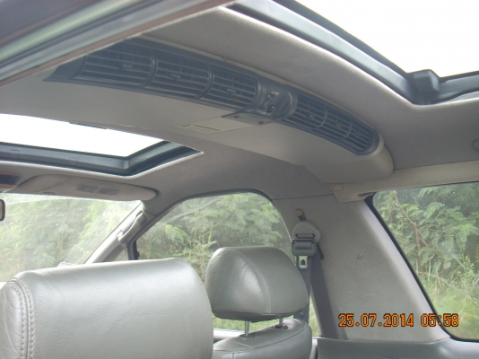 รถครอบครัวตัวท้อปเบาะหมุนได้ ซันรูฟไฟฟ้า