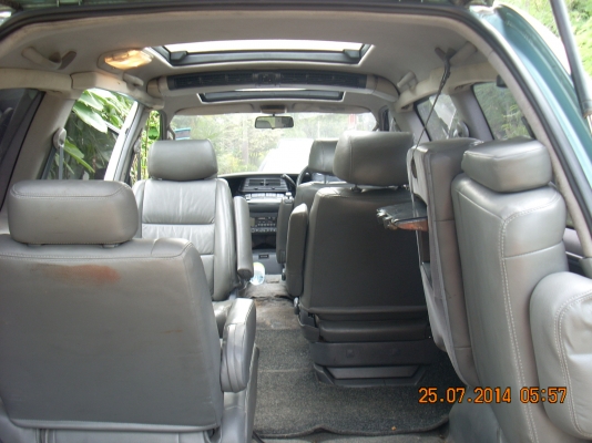 รถครอบครัวตัวท้อปเบาะหมุนได้ ซันรูฟไฟฟ้า