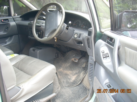 รถครอบครัวตัวท้อปเบาะหมุนได้ ซันรูฟไฟฟ้า