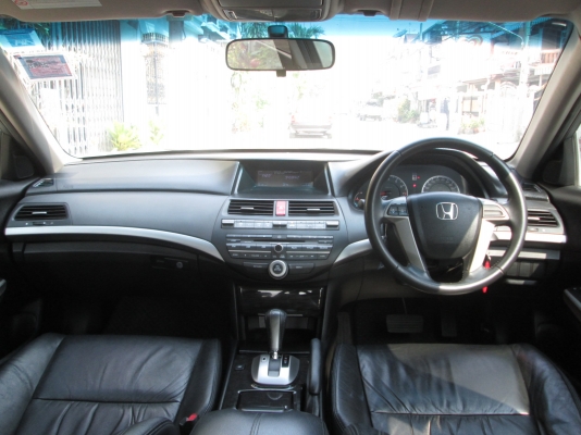 ACCORD 2.4EL NAVI ตัว top สุด วิ่งน้อย -11