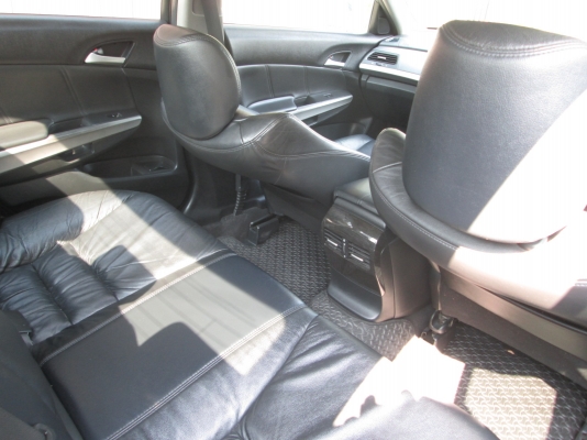 ACCORD 2.4EL NAVI ตัว top สุด วิ่งน้อย -11