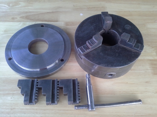 หัวจับ สามจับ ขนาด 9 นิ้ว ไต้หวัน พร้อมฟันจับกลับด้าน พร้อมหน้าแปลน พร้อมที่ขันหัวจับ สภาพสวยสมบูรณ์พร้อมใช้งาน ขาย 6,500 บาท ราคาพร้อมจัดส่ง