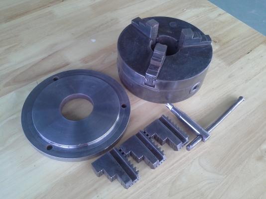 หัวจับ สามจับ ขนาด 9 นิ้ว ไต้หวัน พร้อมฟันจับกลับด้าน พร้อมหน้าแปลน พร้อมที่ขันหัวจับ สภาพสวยสมบูรณ์พร้อมใช้งาน ขาย 6,500 บาท ราคาพร้อมจัดส่ง