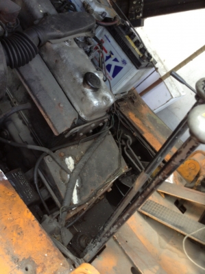 +++ ขายด่วน !!! ครับ โฟล์คลิฟท์  TOYOTA  FD25   (รถเก่าเก็บ  ไม่ได้ใช้ครับ) ขนาด 2.5  ตัน  เครื่องยนต์ดีเซล  เสา 3 เมตร  งา 1,070  มม.  เกียร์ธรรมดา  ยางตันครับ