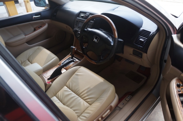 DA ACCORD ปี 2004 ขายรถสวย ARIBAG คู่ หน้า เบรคระบบ ABS ล้อ MAX เบาะหนังปรับไฟฟ้า มีสปอรต์ไลท์ เครื่องเดิม ช่วงล่างดี ภายในลายไม้สภาพดี สีสวย รภพร้อมใช้งาน จัดไฟแนนได้ ฟรีดาวน์