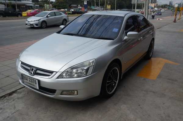 DA ACCORD ปี 2004 ขายรถสวย ARIBAG คู่ หน้า เบรคระบบ ABS ล้อ MAX เบาะหนังปรับไฟฟ้า มีสปอรต์ไลท์ เครื่องเดิม ช่วงล่างดี ภายในลายไม้สภาพดี สีสวย รภพร้อมใช้งาน จัดไฟแนนได้ ฟรีดาวน์