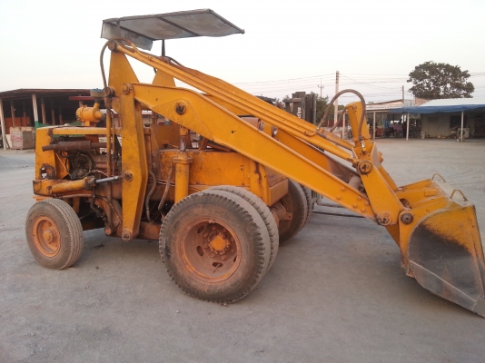 ขายรถโฟล์คลิฟท์ 2 คัน รถตัก 1 คัน