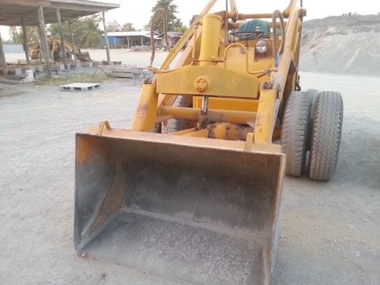 ขายรถโฟล์คลิฟท์ 2 คัน รถตัก 1 คัน