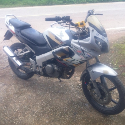 ขายcbr150เท่ๆ ลดราคา 19,500 บาท ต่อราคาได้ ถูกใจขายให้เลย ถ้าเอาจริง