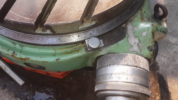 ขายครับขาย โต๊ะหมุน ขนาด 16" สเกลคมชัดลึก ผลิตในสหภาพโซเวียส มีเพลาขับโต๊ะหมุน สภาพสวยๆเลยครับ 14000 บาท ครับ 0814583376 เอก ปทุม