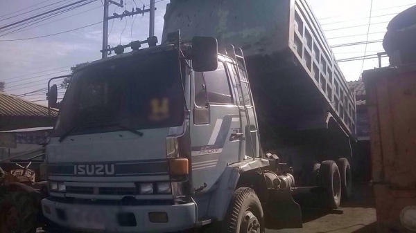 ขายรถบรรทุกสิบล้อดัมพ์ ISUZU 210 - 359 เครื่อง 6BG turbo เครื่องนอก 210 แรง ลงเล่มแล้ว