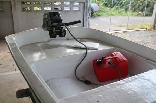 ขายเรือ 12ฟุตท้องสามลอนเครื่องยนต์yamah 8แรงม้าพร้อมเทเลอร์