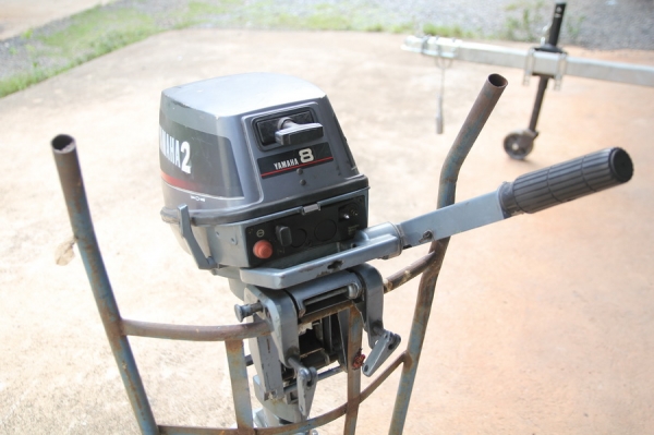 ขายเรือ 12ฟุตท้องสามลอนเครื่องยนต์yamah 8แรงม้าพร้อมเทเลอร์