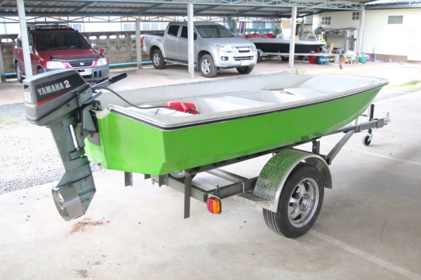 ขายเรือ 12ฟุตท้องสามลอนเครื่องยนต์yamah 8แรงม้าพร้อมเทเลอร์