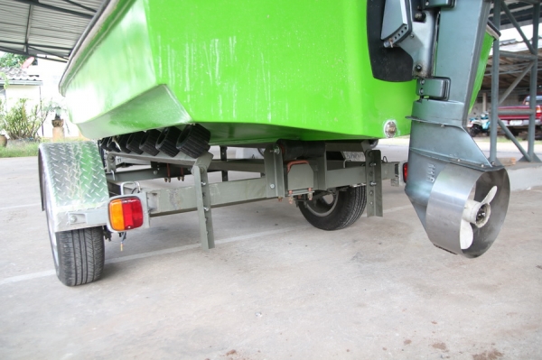 ขายเรือ 12ฟุตท้องสามลอนเครื่องยนต์yamah 8แรงม้าพร้อมเทเลอร์