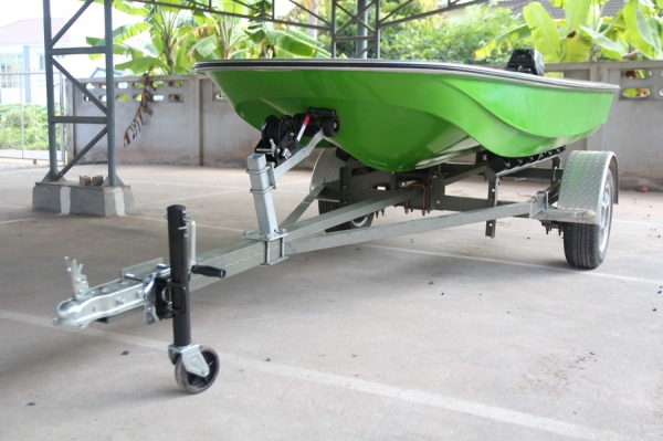 ขายเรือ 12ฟุตท้องสามลอนเครื่องยนต์yamah 8แรงม้าพร้อมเทเลอร์