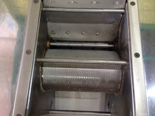 ขายเครื่องขูดมะพร้าว ใช้ไฟบ้าน 220V สภาพสวยมาก สแตนเลสทั้งตัว ใช้งานมาไม่นาน พร้อมใช้งานครับ