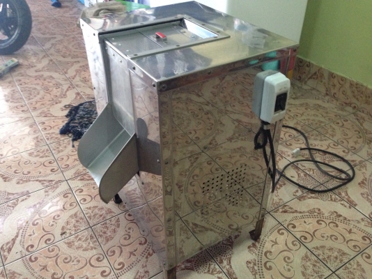 ขายเครื่องขูดมะพร้าว ใช้ไฟบ้าน 220V สภาพสวยมาก สแตนเลสทั้งตัว ใช้งานมาไม่นาน พร้อมใช้งานครับ