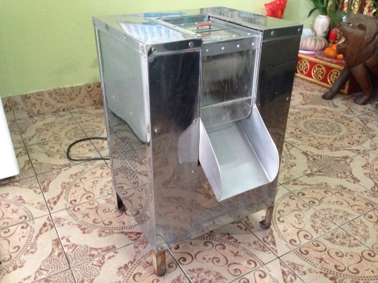 ขายเครื่องขูดมะพร้าว ใช้ไฟบ้าน 220V สภาพสวยมาก สแตนเลสทั้งตัว ใช้งานมาไม่นาน พร้อมใช้งานครับ