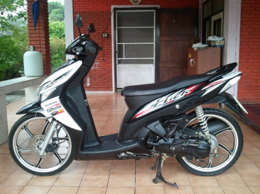 ธารนนทบุรี//ขาย honda click ปี50 สภาพสวย เครื่องเดิม ราคา17,500บาท ทะเบียนพร้อมชุดโอนครบค่ะ