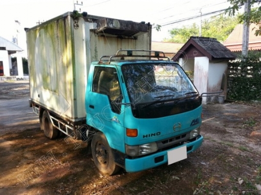 รถบรรทุก 6 ล้อบรรทุกตู้ ยี่ห้อ HINO