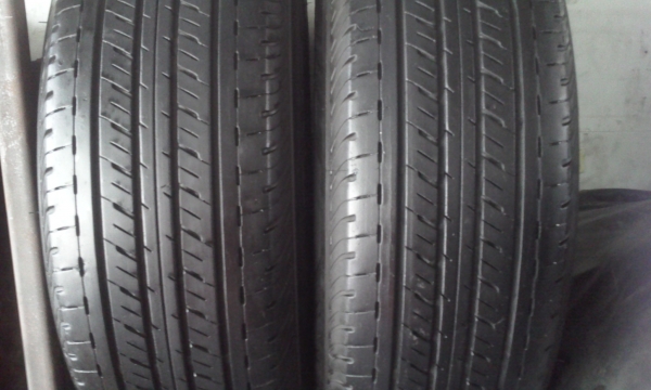 ขาย215 70 15 BRIDGESTONE R611 ปี10 เส้นละ1000 มี2เส้นคับ