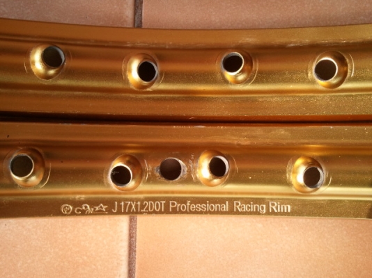 ธารนนทบุรี//ขาย ล้อทอง com1.2-17 1คู่มือสอง ราคา1,000บาท(พร้อมจัดส่งค่ะ)