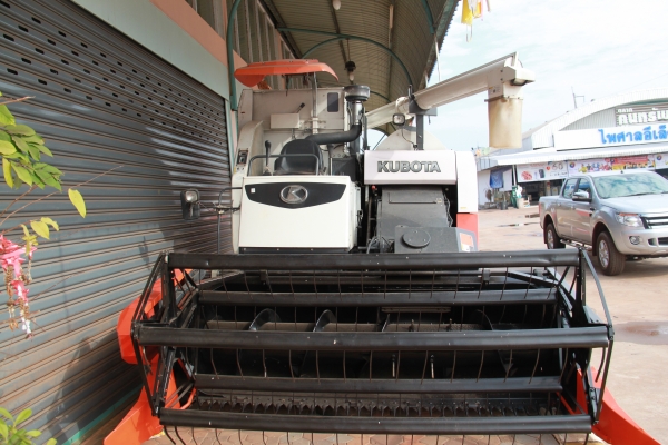 ขายรถเกี่ยวข้าว KOBUTA DC95 GM ขายรถเกี่ยวข้าว KOBUTA DC95 GM