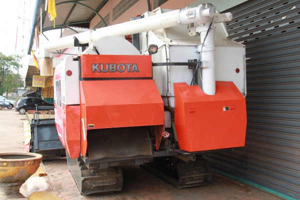 ขายรถเกี่ยวข้าว KOBUTA DC95 GM ขายรถเกี่ยวข้าว KOBUTA DC95 GM