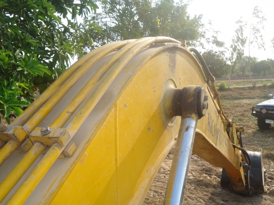 ต้องการขายรถแบคโค PC 120-2 ต้องการขายรถแบคโค PC 120-2